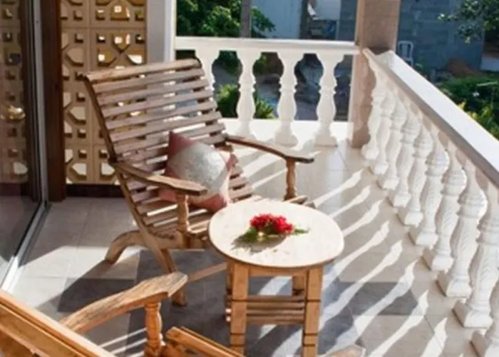Maison d'hôtes De Roses Beau Vallon (Mahe)