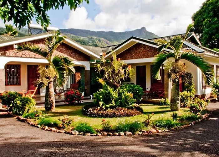 Maison d'hôtes De Roses Beau Vallon (Mahe)