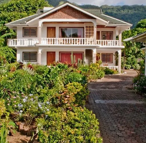 De Roses Maison d'hôtes 3*